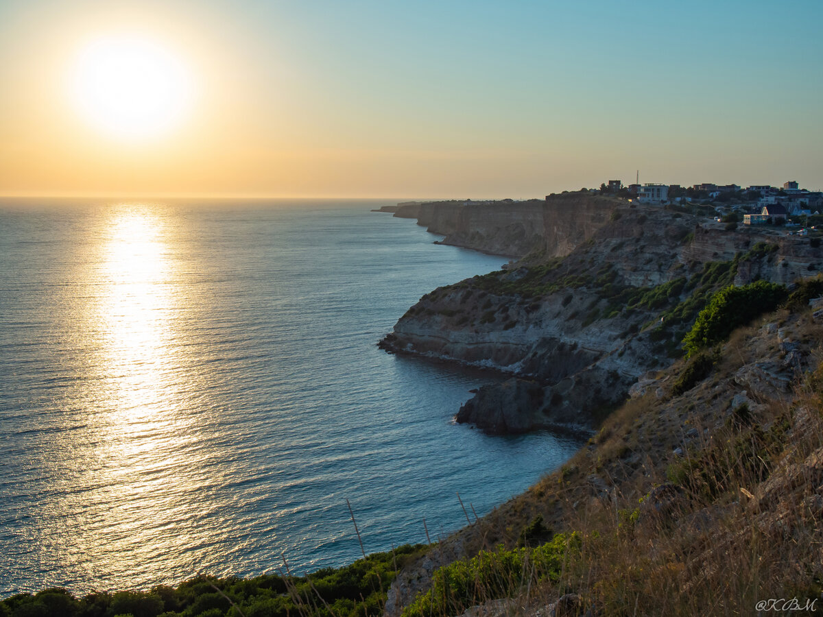 Вечернее солнце над бухтой Александры
