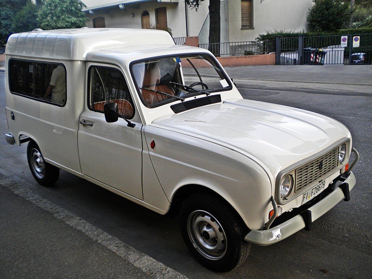 Renault-4 – автомобиль номер один во Франции | Колёса: настоящее вчера |  Дзен