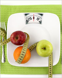 Примерно раз в году мир потрясает очередное открытие в области диетологии. Новая диета обещает лёгкое похудение без особых забот и ограничений или, наоборот, предлагает раз и навсегда отказаться от какого-либо продукта, ибо именно он якобы и является причиной всех наших несчастий. Самые популярные диеты современности прошли проверку временем, и теперь можно не спеша рассмотреть их преимущества и недостатки.