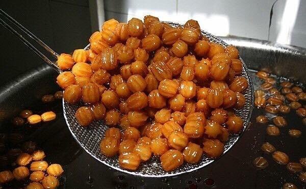 Пропитываем бамие сиропом / seratnews.ir