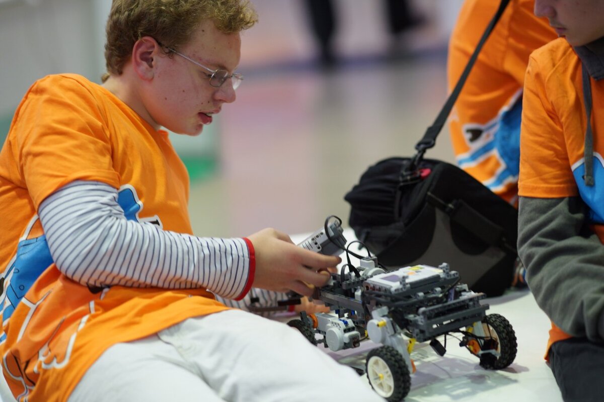 международные соревнования по робототехнике. робототехника соревнования. робототехника для детей. международные соревнования по робототехнике. конкурс по робототехнике военные.