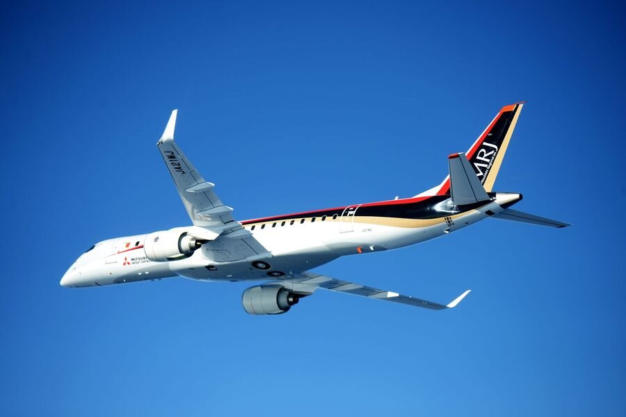 Япония самолет. Японский пассажирский самолёт MRJ. Mitsubishi MRJ. Mitsubishi Regional Jet. MRJ 70.