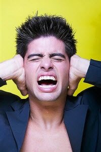 Сильное головокружение: давление в норме. Что делать в этом случае? Лечение таких головокружений должно назначаться только после тщательной диагностики. В некоторых случаях терапия и вовсе не нужна. Достаточно лишь изменить ритм жизни, исключить некоторые факторы, и неприятные симптомы исчезнут самостоятельно.