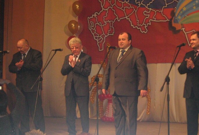 Фото: e-moskalenki.ru (Ермолаев в центре) 