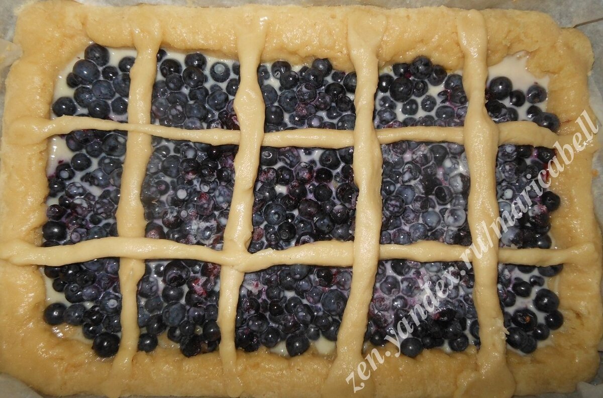 Черничный пирог из пластилина
