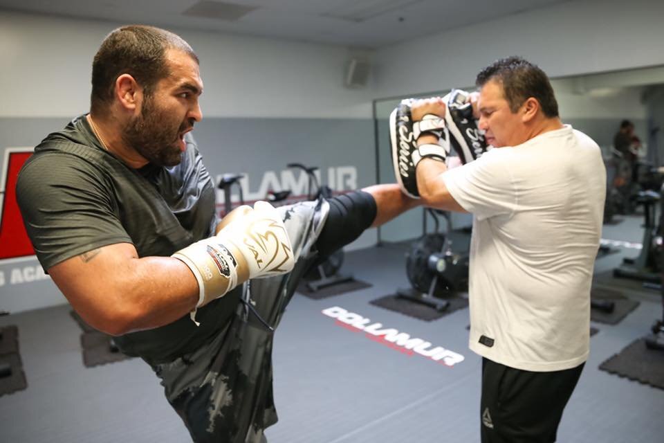 "Я не осуждаю Иванова, он выходил на бой с целью заработать денег и не смотря на травму он отказался от отмены боя. - Благой Иванов:"Я выхожу на бой ради своих фанатов, им не нужно знать о моей травме, им нужно шоу, а мне нужны деньги, именно поэтому я выступаю в UFC. Бои - единственное, что я умею, если я травмирован я перетерплю боль и отправлюсь в октагон, этим я зарабатываю себе на жизнь" -Хавьер Менддес:"Именно такой настрой пагубно влияет на моих подопечных, они должны заботиться о себе и своем здоровье, так это единственное, что у них есть"