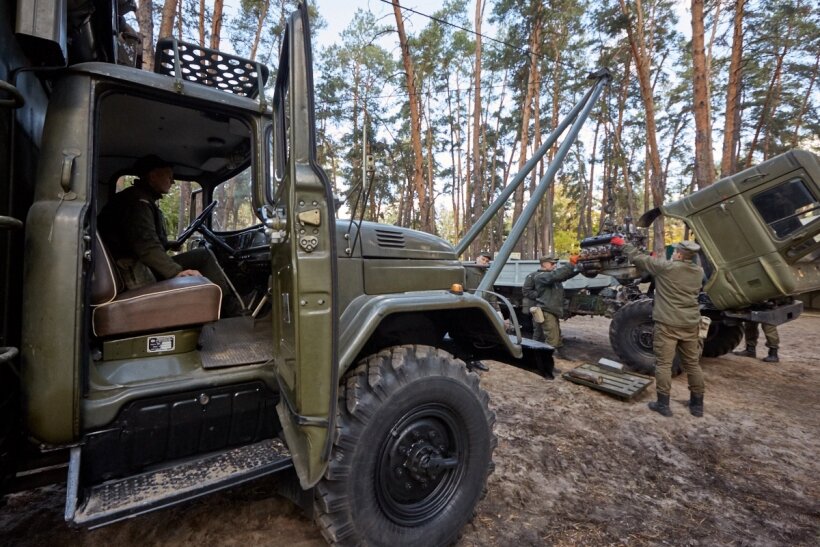 Восстановление военного. ПАРМ 3м1. Автотехническое обеспечение войск. Военные в полевых условиях. Ремонтная машина Военная.