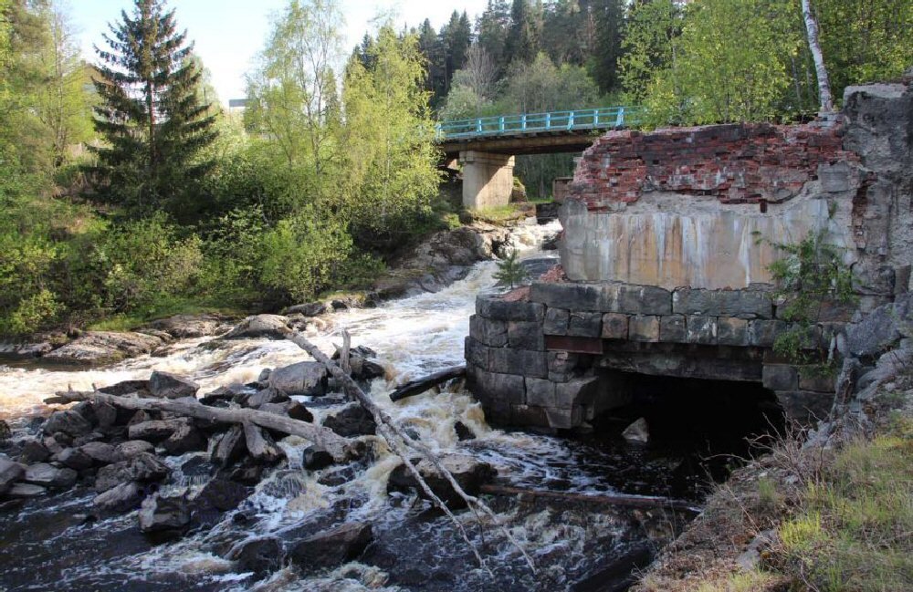 В поселке Туокслахти не природный водопад, а развалины плотины ГЭС, построенной финнами еще до войны