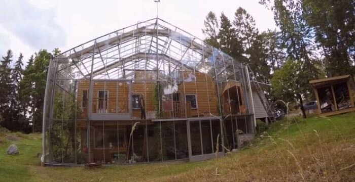 Построена конструкция была с абсолютного нуля.