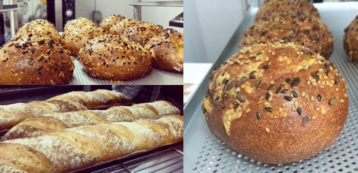 На фото багет и булочки со льном и сыром