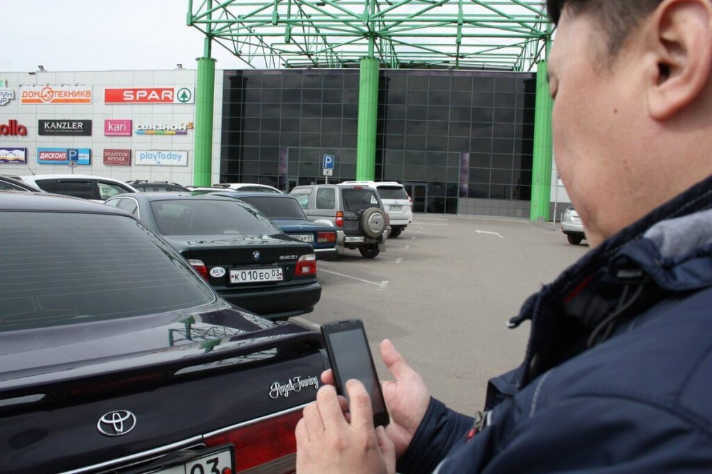Приложение работает не дальше чем за три метра от номера машины
