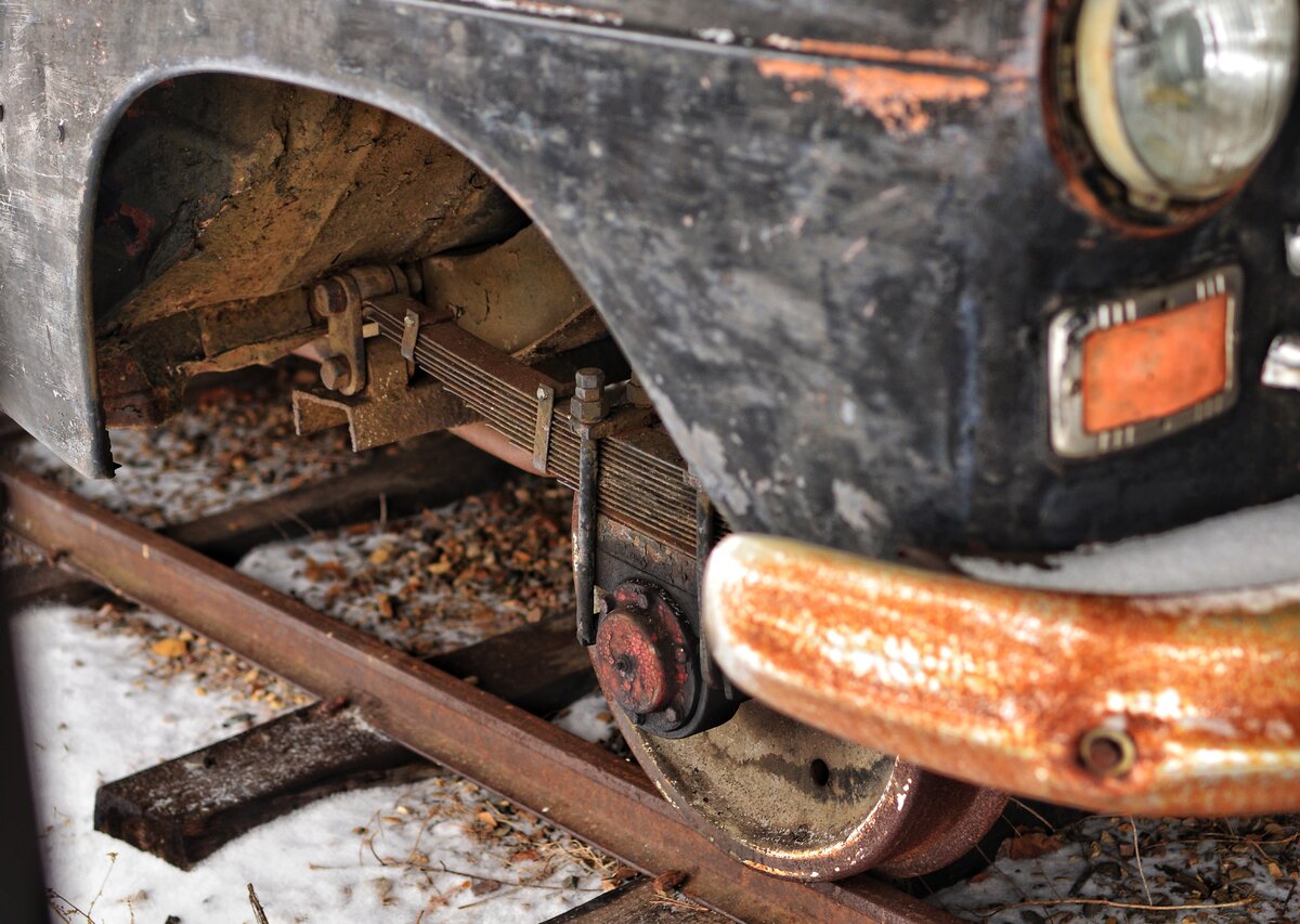 Если быть точнее, переделали под узкоколейные дороги