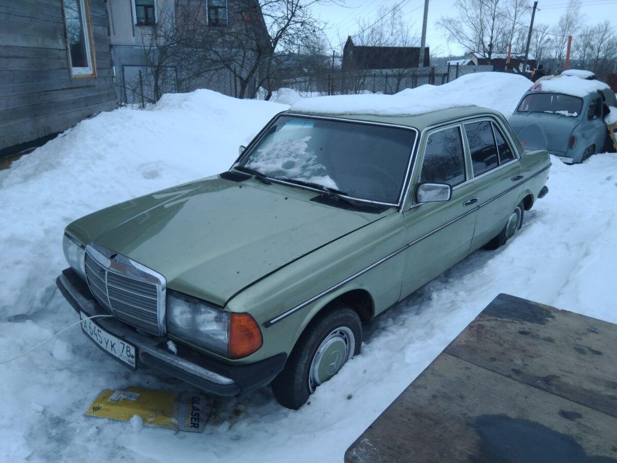 Родные колпаки в цвет кузова - лучшее решение для W123! (стоп, а что там сзади?)