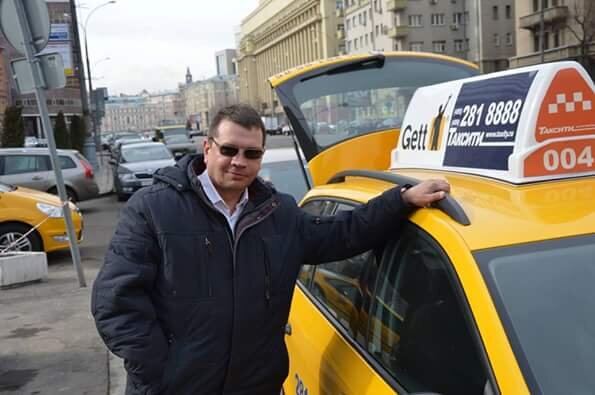 Евгений Бокарев , таксист с 1989 года.