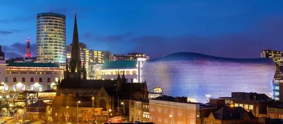 Выбирая города, на территории Англии, в которые стоит заскочить - я исходил из численности населения. И оказалось, что Бирмингем - это "город миллионник" ! То есть, второй по размерам после Лондона, во всей Великобритании !