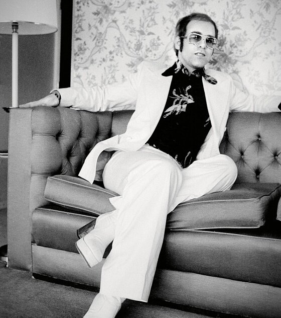 Элтон Джон в костюме Tommy Nutter (ноябрь, 1973)