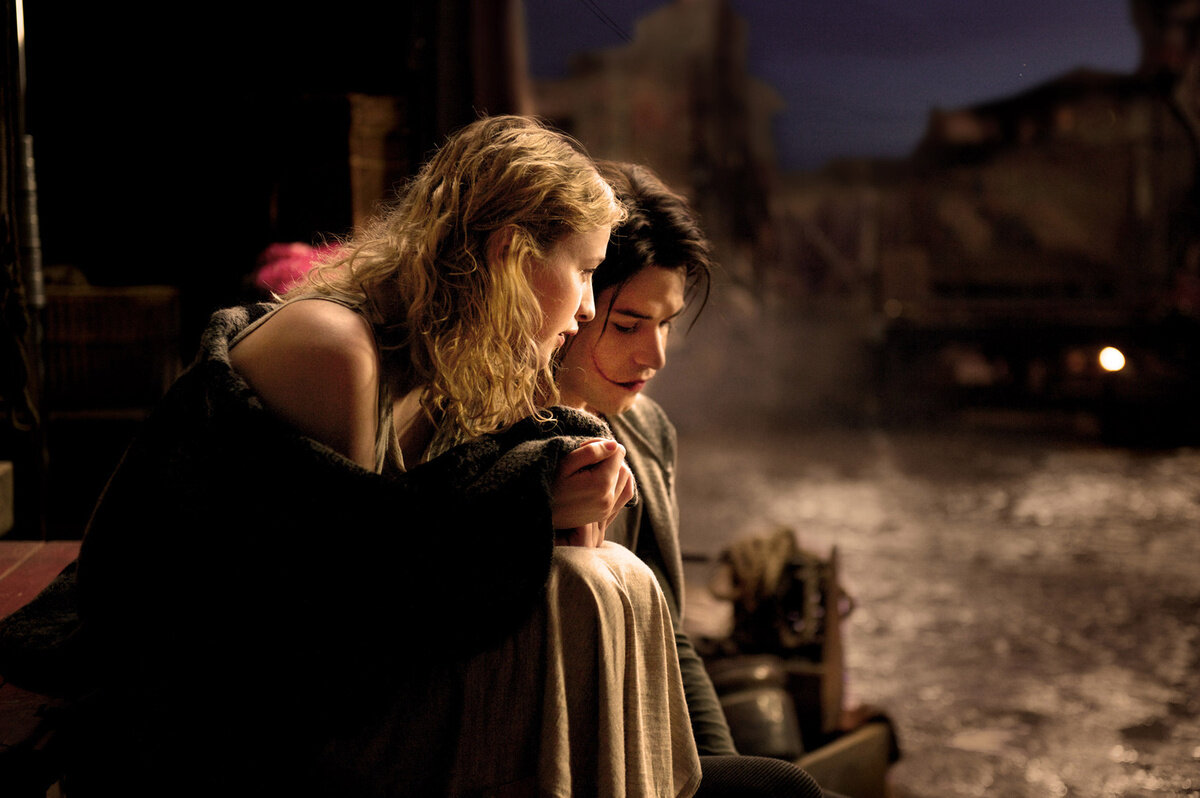 ''Человек который смеется''. Фильм 2012 год.Кадр из фильма.kinopoisk.ru