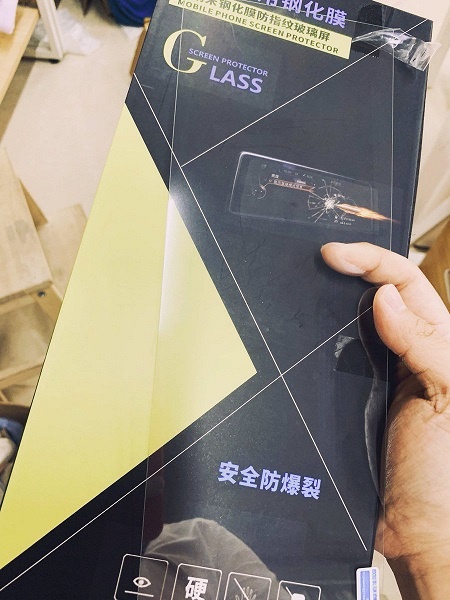 Фотографии защитного стекла.