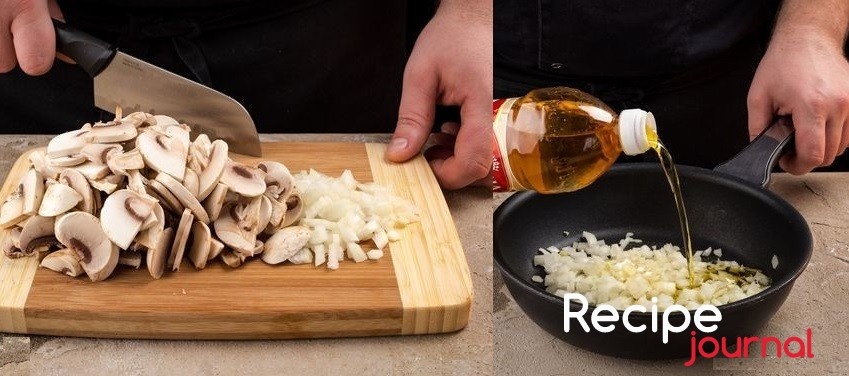 Грибы  почистить и порезать тонкими пластинами, лук мелко нашинковать. В  сковороде разогреть растительное масло и пассеровать в нем лук до  прозрачности.