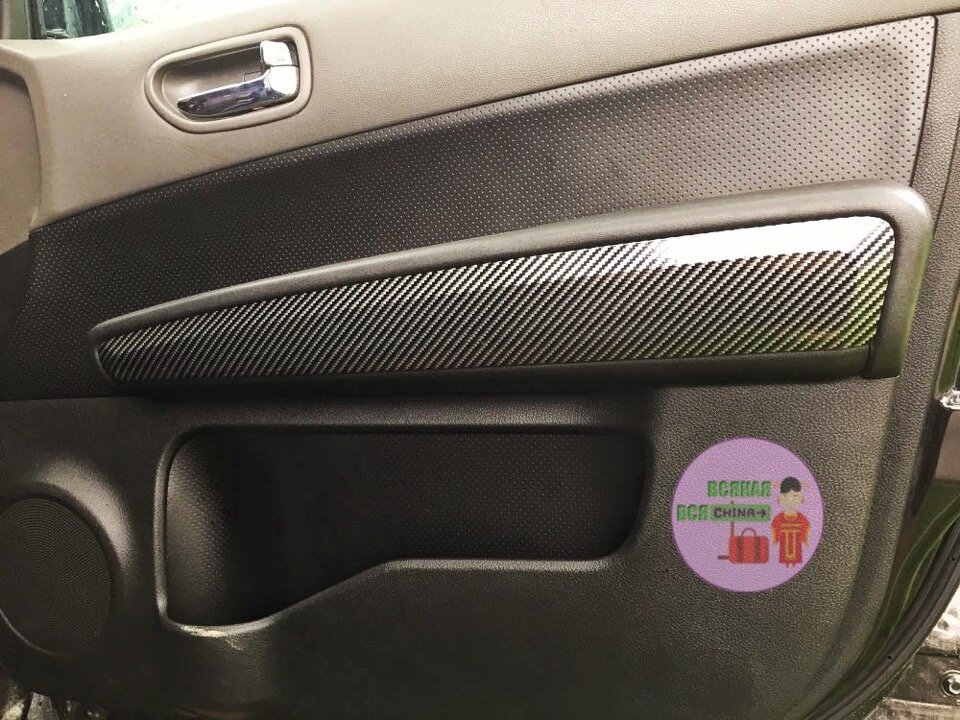 Пример такой пленки сделанной под "карбон"