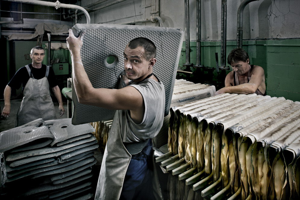 Работа спб заводы вакансии. Производство Россия. Костяной цех. Factory in Russia. Питерский завод электрика по стринке.