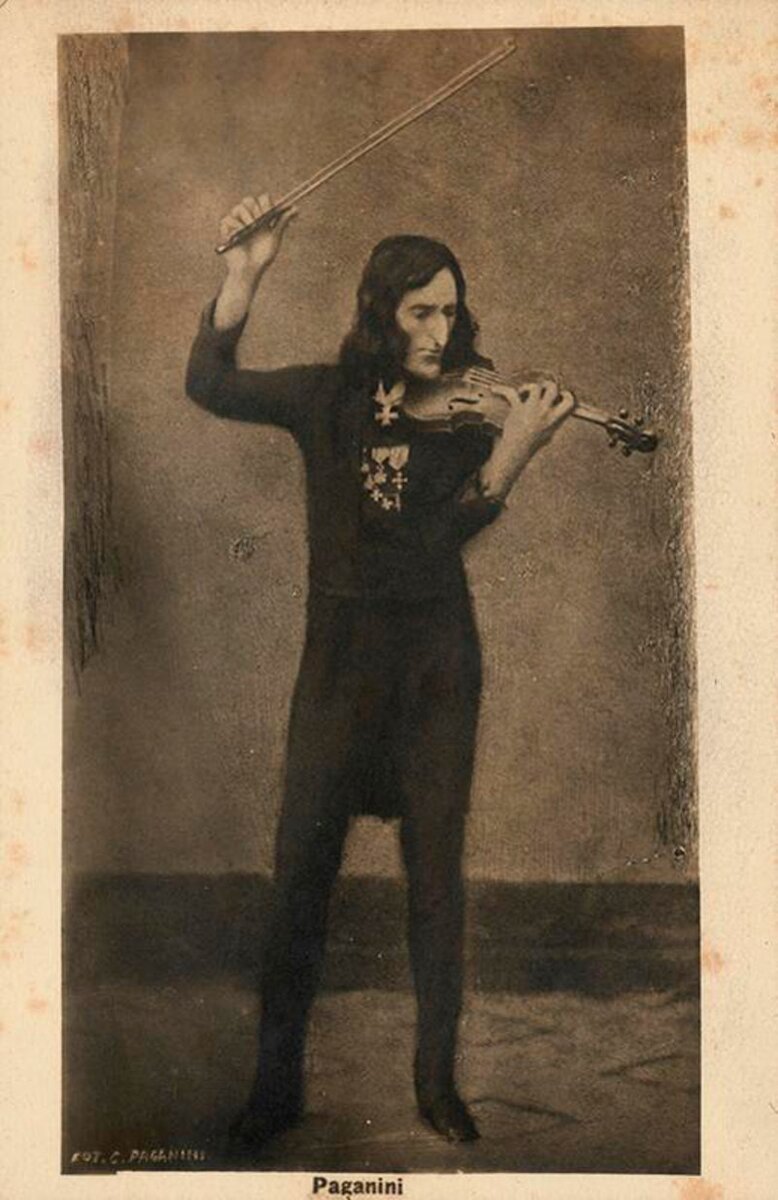 Старое фото Никколо.