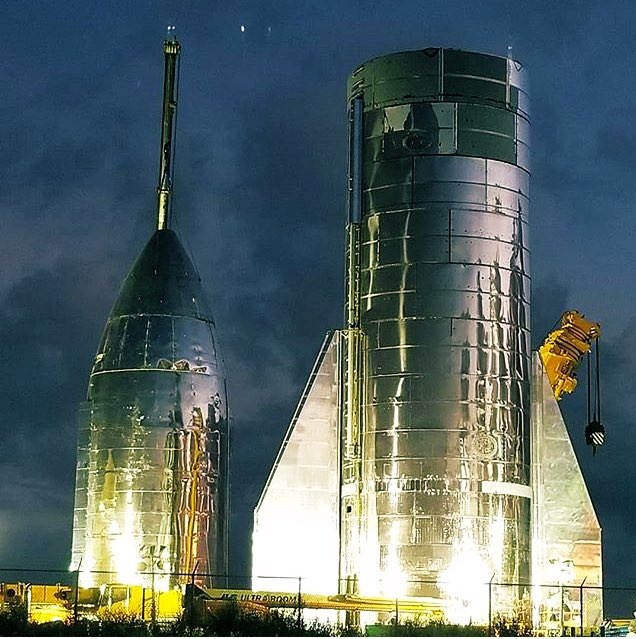 Две половинки космического корабля