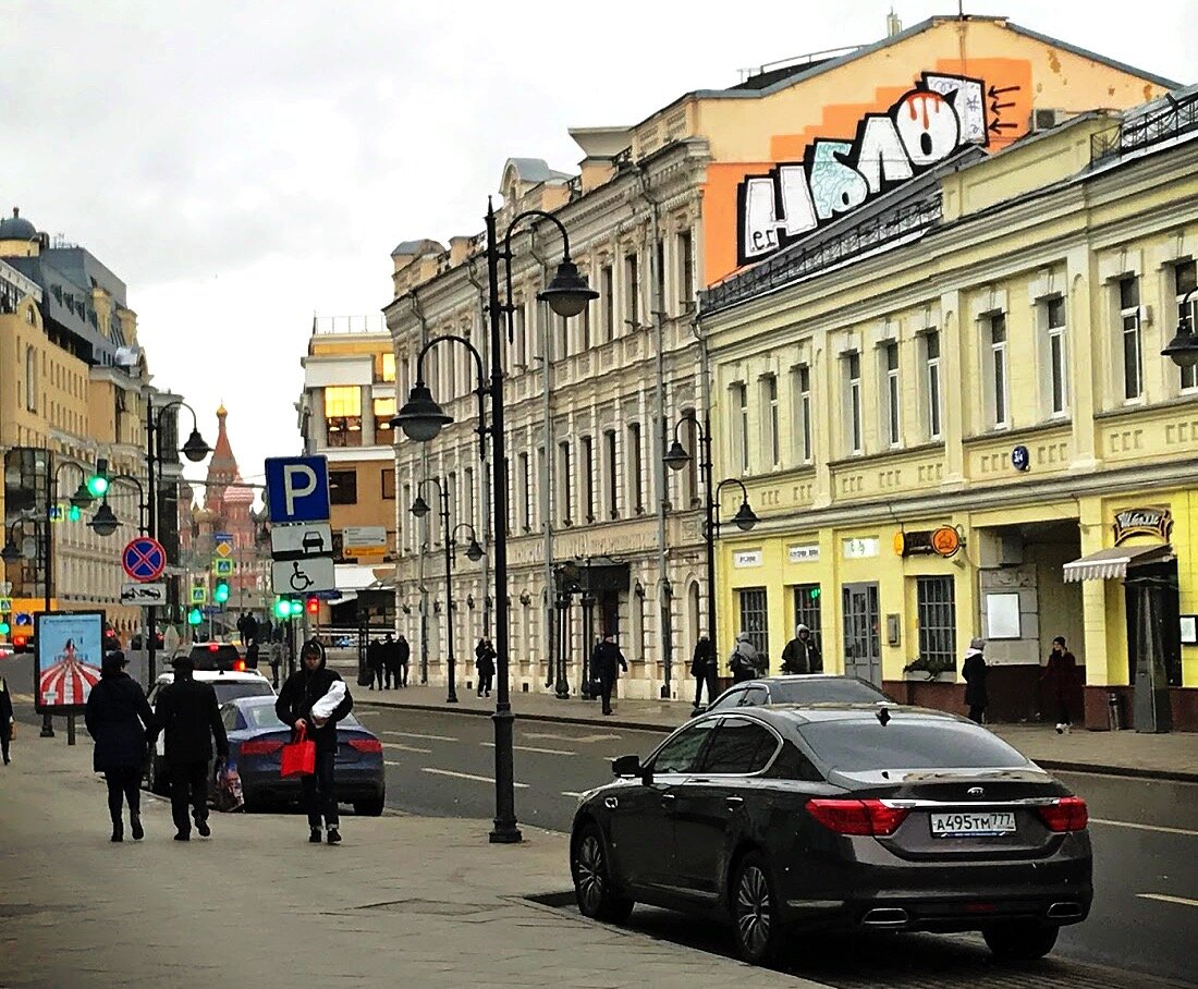 Фото 1. Рядом с набережной.