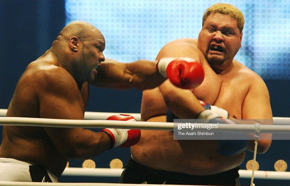 ММА рекорд: 0-4. Рекорд в Кикбоксинге: 1-9. Ужасные показатели спортивной карьеры. 