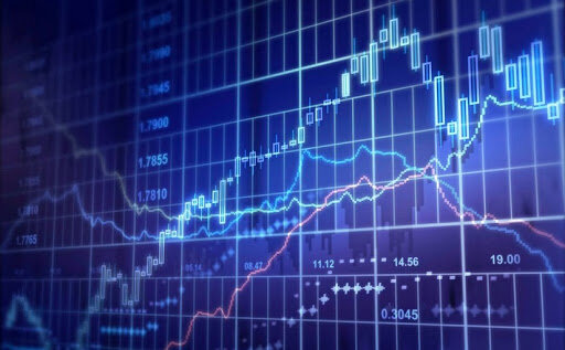 Англоязычные ресурсы
ETF.com и ETFDB.com — два ресурса, заточенные именно под ETF. Есть огромная база данных по иностранным фондам, с основными характеристиками.

Удобный поиск для отбора и фильтрации ETF по классам активов, доходности, комиссиям, дивидендам, провайдерам и многим другим параметрам.

Dividend.com — сайт посвященный акциям, выплачивающим дивиденды. Доступен отбор и поиск по параметрам. По каждой акции можно посмотреть информацию связанную с дивидендами: текущую дивидендную доходность, предстоящие и прошлые выплаты, темпы роста дивидендов и прочее-прочее.

Например, компания Apple:

Текущая див. доходность -1,39%.
На дивиденды направляют 26%  чистой прибыли.
Начали выплачивать дивиденды 6 лет назад. И каждый год повышают.
Средний темп роста  дивидендов — 14,5% в год.
