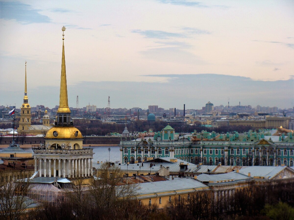 Здание Адмиралтейства в Санкт Петербурге ночью