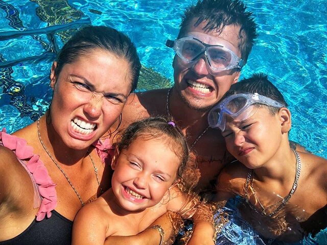 Агата и Павел с детьми instagram.com/agataagata