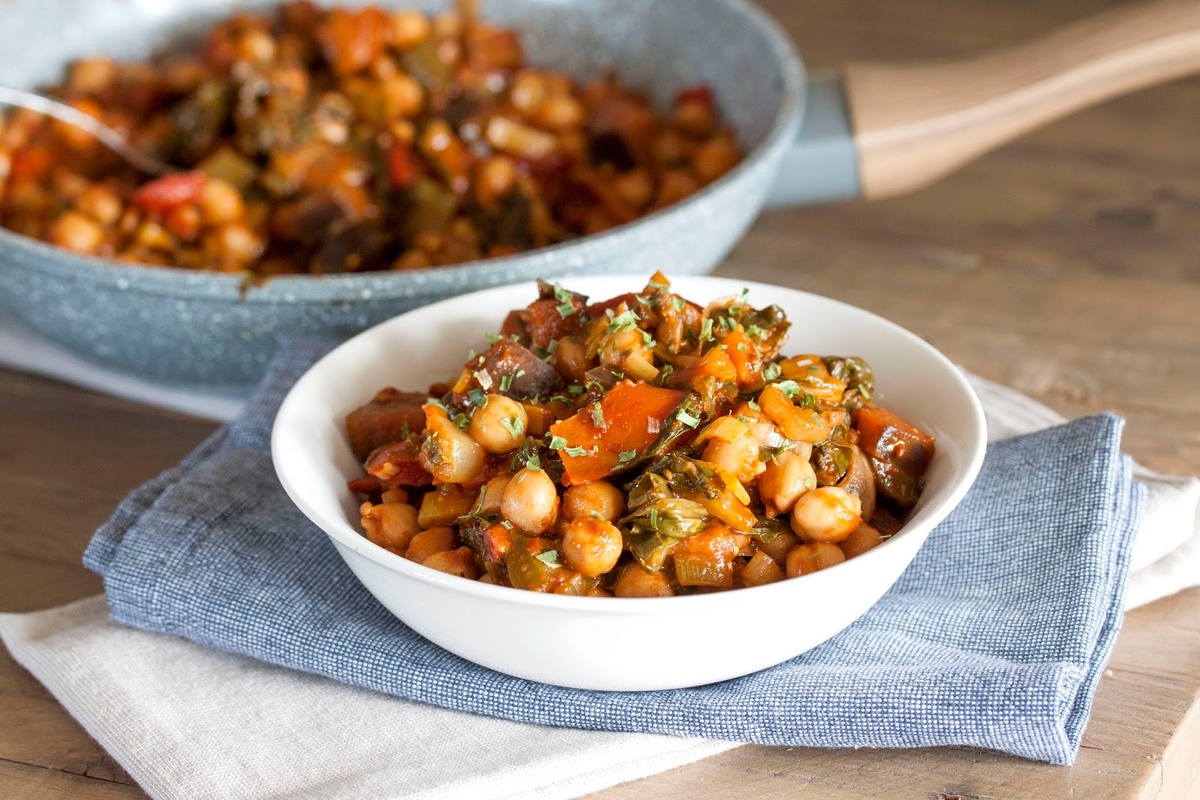 Нут с овощами