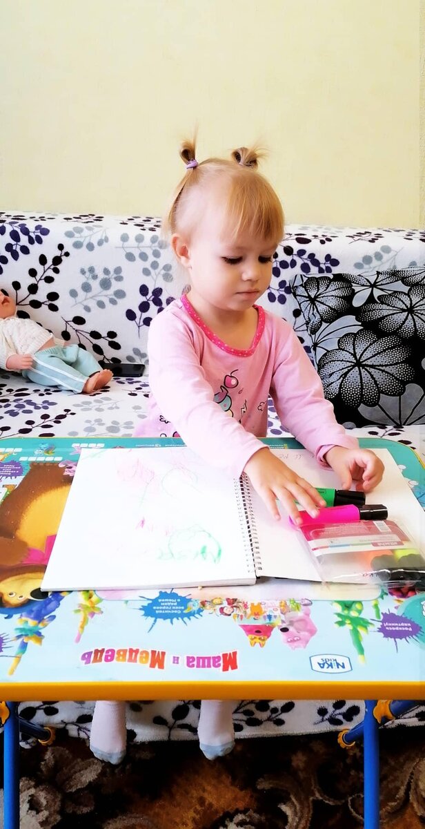 Дочка стала заниматься - рисовать, лепить и т. д. 