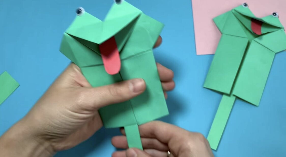 Лягушка с двигающемся языком из бумаги