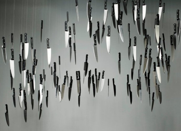 Айхмофобия: причины, признаки и лечение