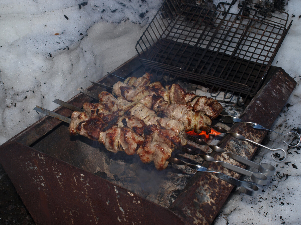 Классический шашлык из свиной шеи. Он никогда не надоест
