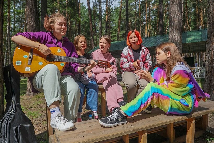 И песню спеть, и по душам поговорить. 