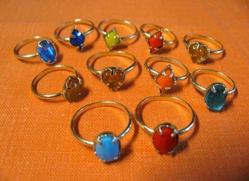 Заколки 80 годов. Золотые кольца 90-х годов. Кольца 90 х годов. Кольца 90 х годов. Серьги кольца из 90-х.