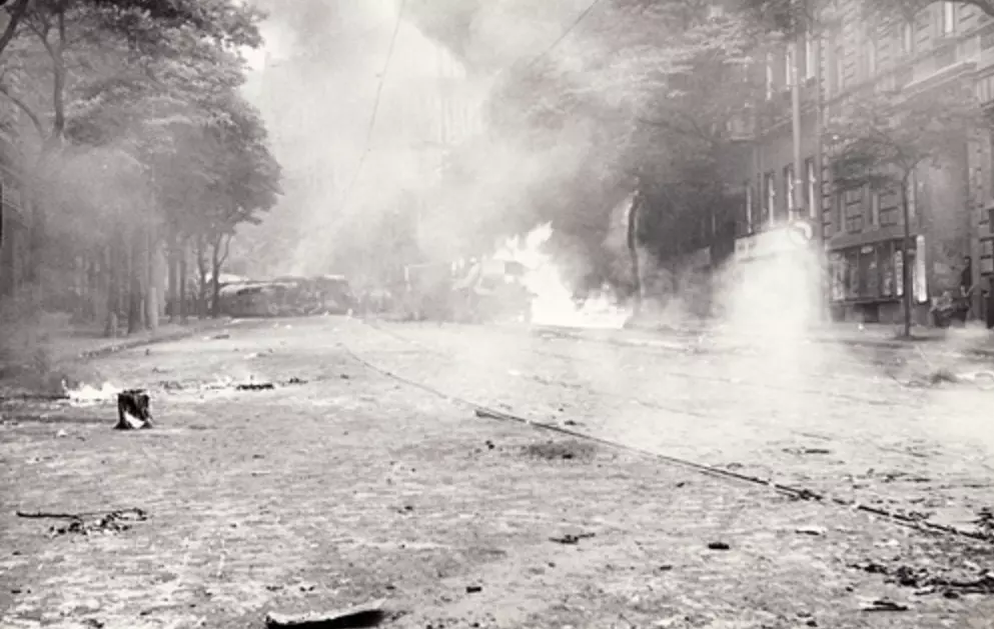 Фото: «Что вы здесь делаете?!» Советские танкисты были застигнуты ...