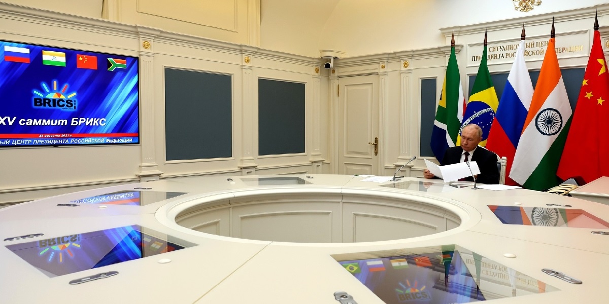 Фото: с сайта Кремля (http://static.kremlin.ru/media/events/photos/big2x/tWyu4xzv6g8IERJ81ArRMbNLoA95sA2t.jpg)