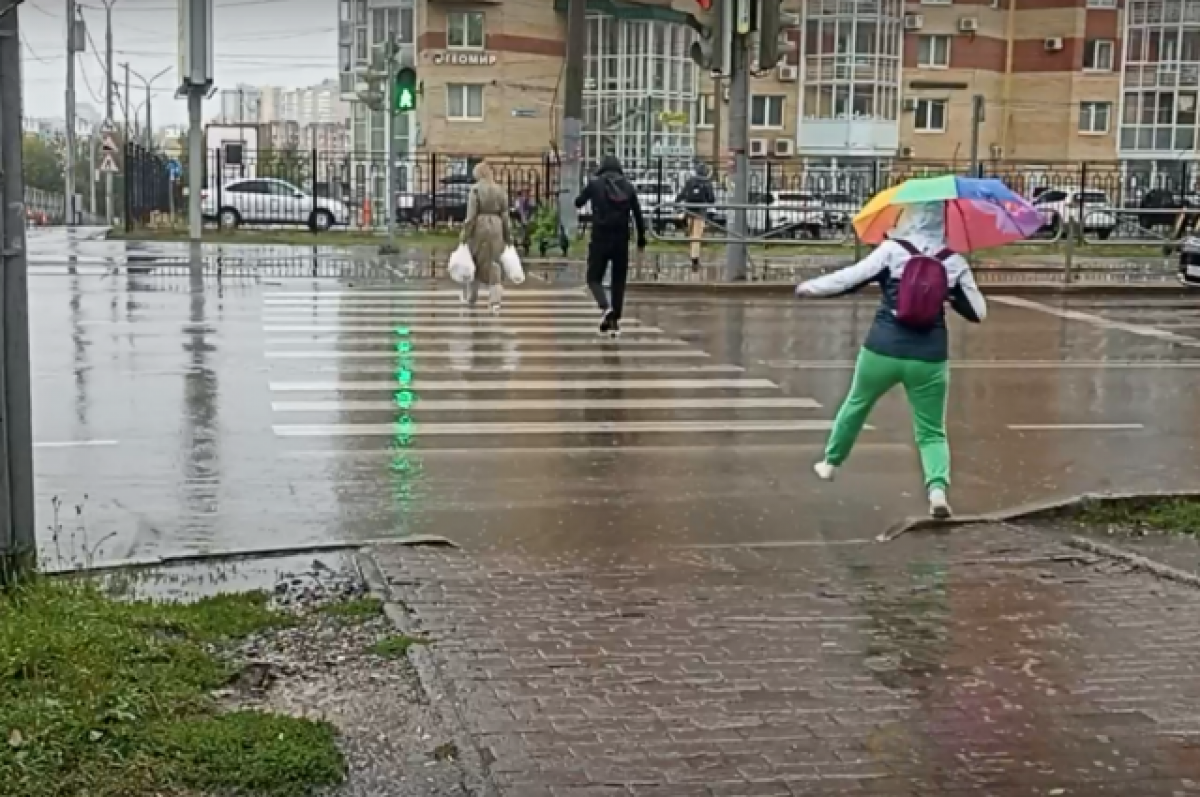    Пермяки пожаловались на затопленные из-за ливня дороги и тротуары