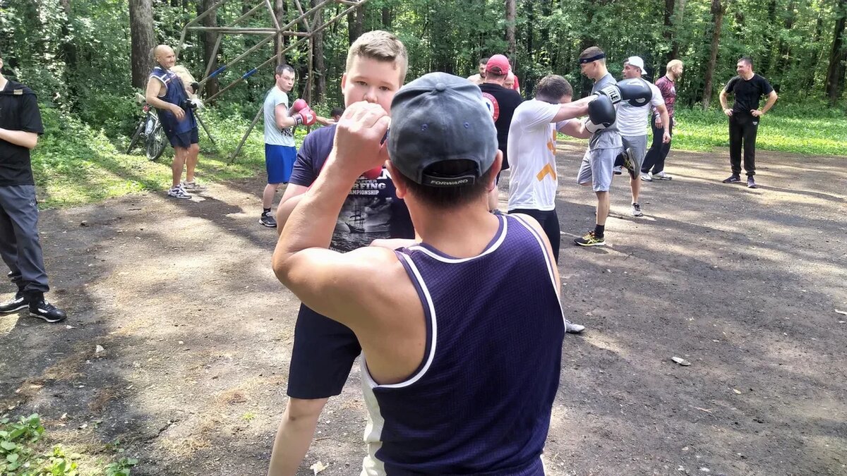 Тренировки продолжаются. Балатовский парк Пермь убийство 2020. Дзержинец Пермь бокс.