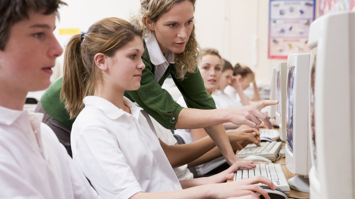 «Профилум»  — международный онлайн-сервис профориентации, который помогает школьникам от 12 до 17 лет определиться с профессией и выбрать вуз.