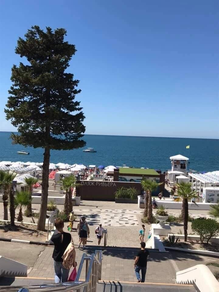 Живописные виды у пляжа "Ривьера"