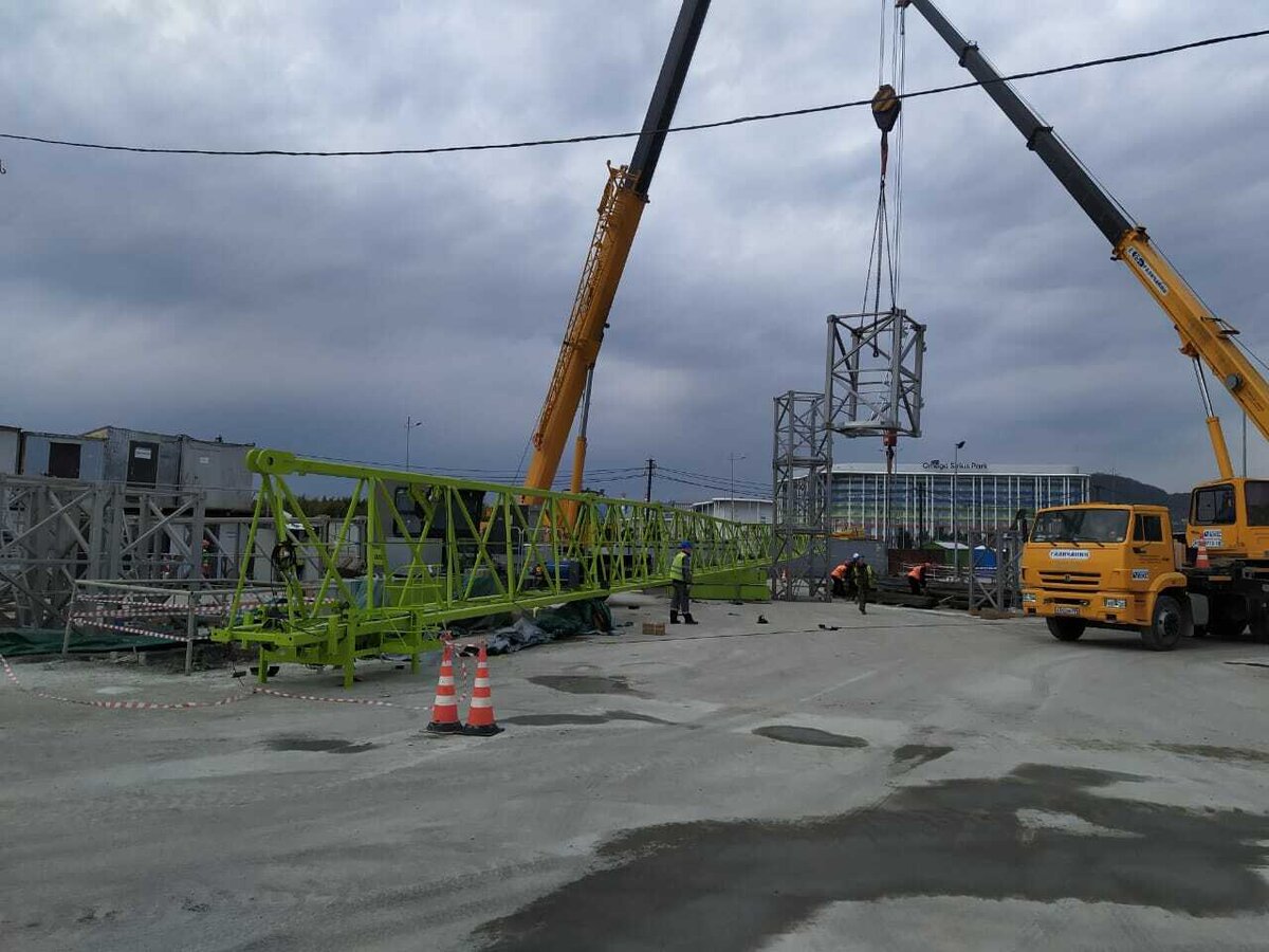 Нам собраться, только подпоясаться , кран доставлен в Сочи и готов к монтажу.