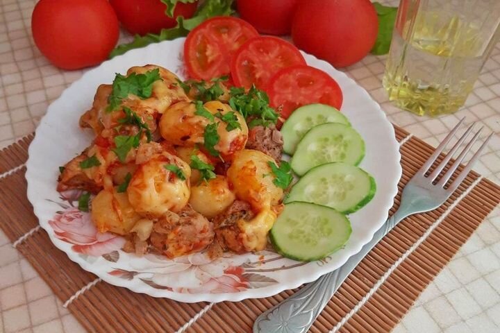 10 идеальных способов приготовить картошку с мясом в духовке и на плите