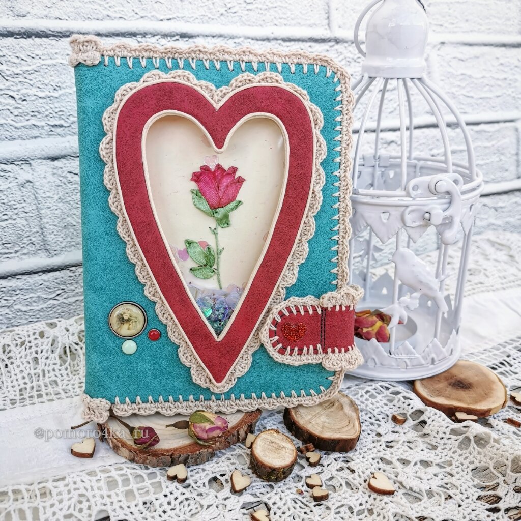 Обложка на паспорт из кожзама в смешанной технике. 