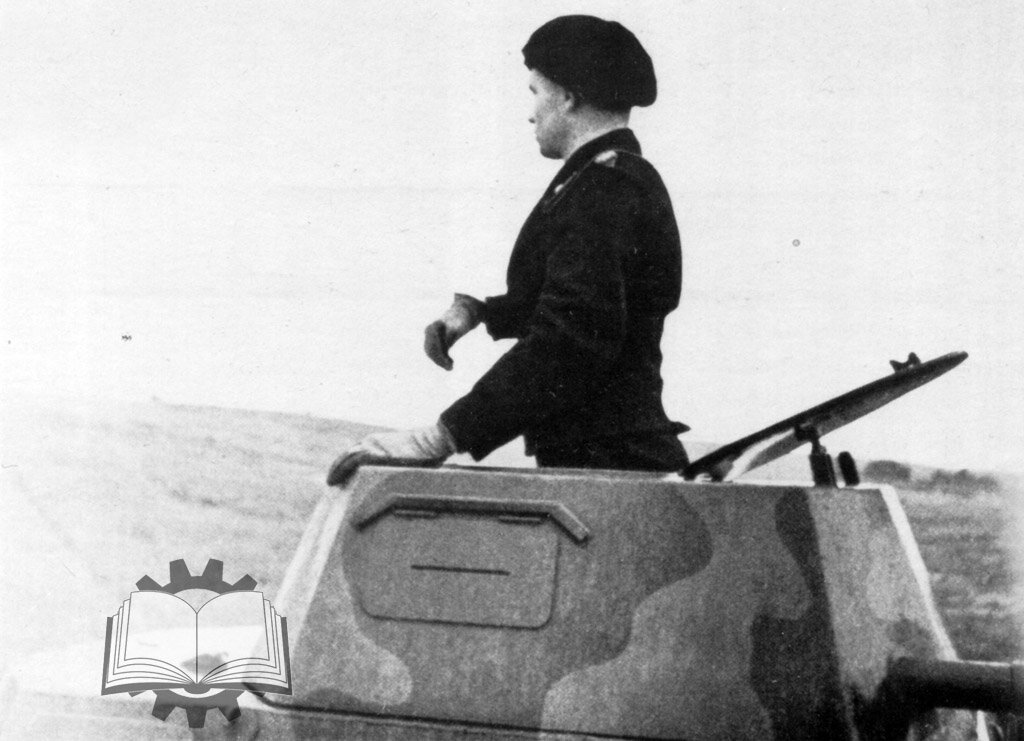 Вместо башни сделали рубку.
