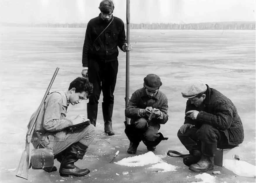 Голубой патруль в ссср. Студенческая дружина охраны природы 1960. Дружины по охране природы в СССР. Браконьерство в СССР. Поимка браконьеров СССР.